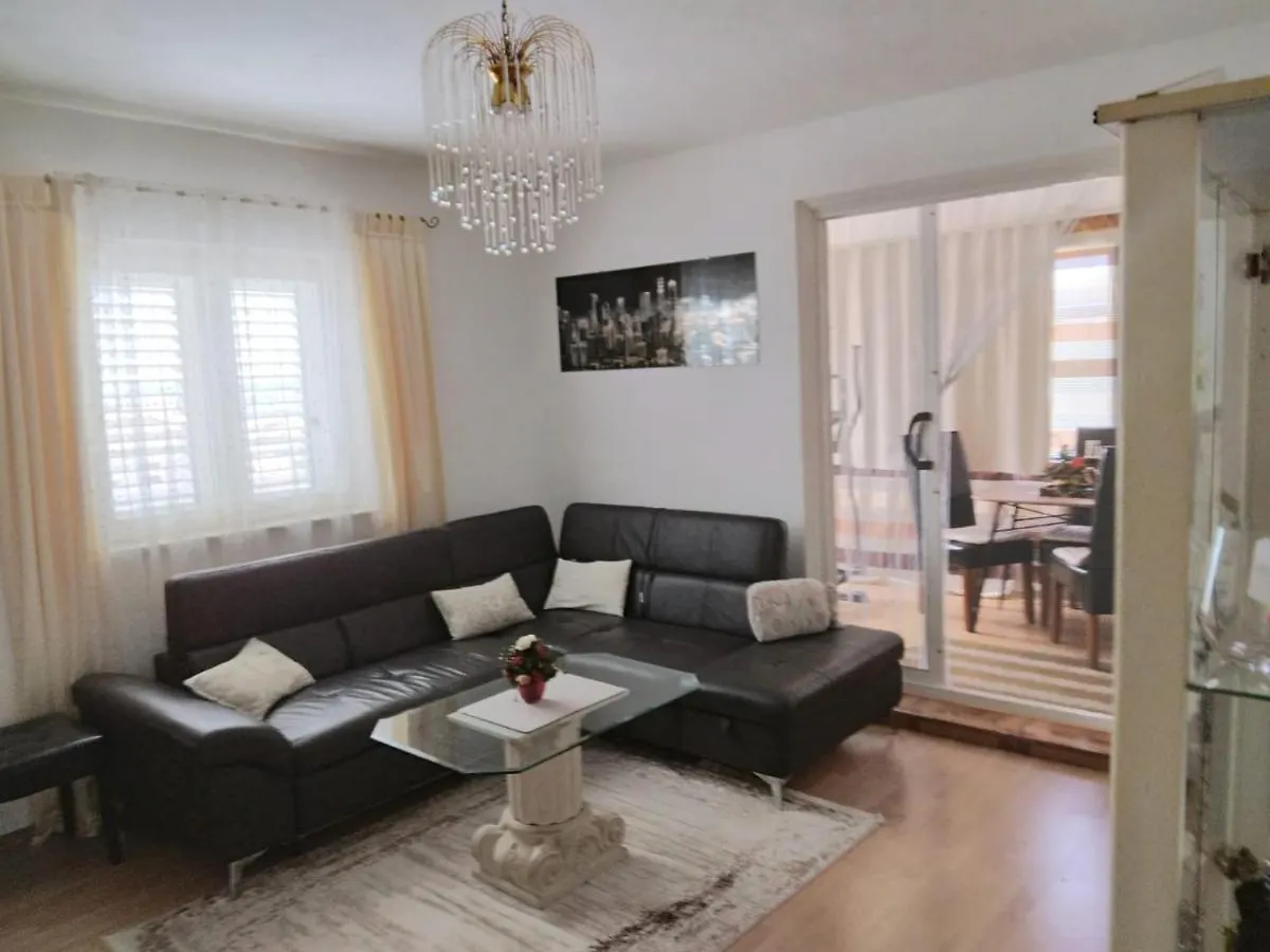 דירה טרוגיר Apartmani Lastro