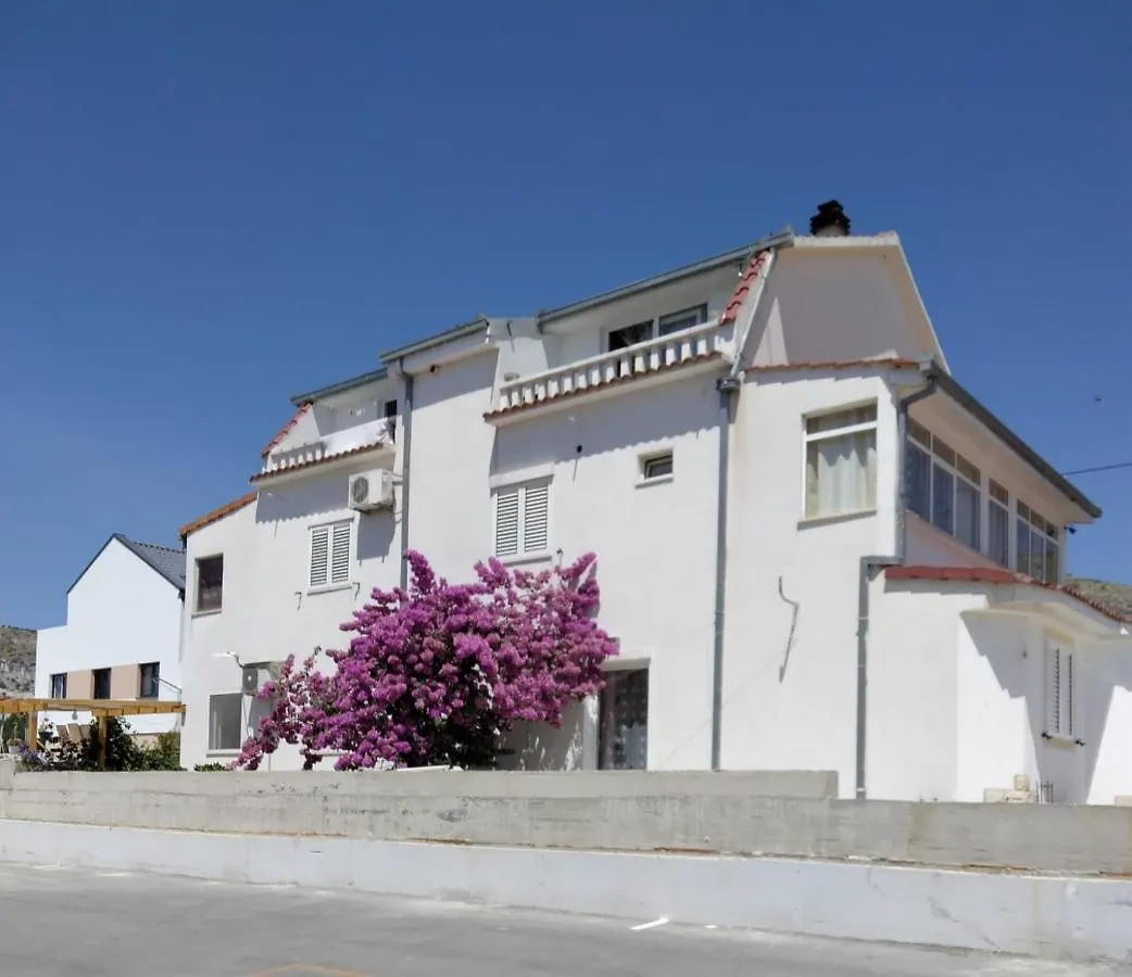 טרוגיר Apartmani Lastro