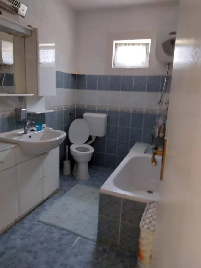 טרוגיר Apartmani Lastro 0*,